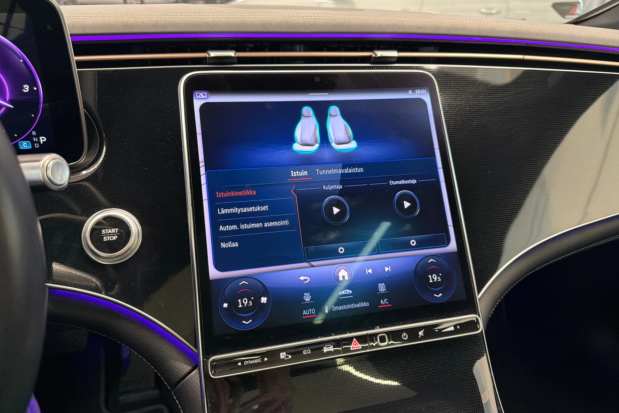 musta Mercedes-Benz EQS 2022 kuva 33.