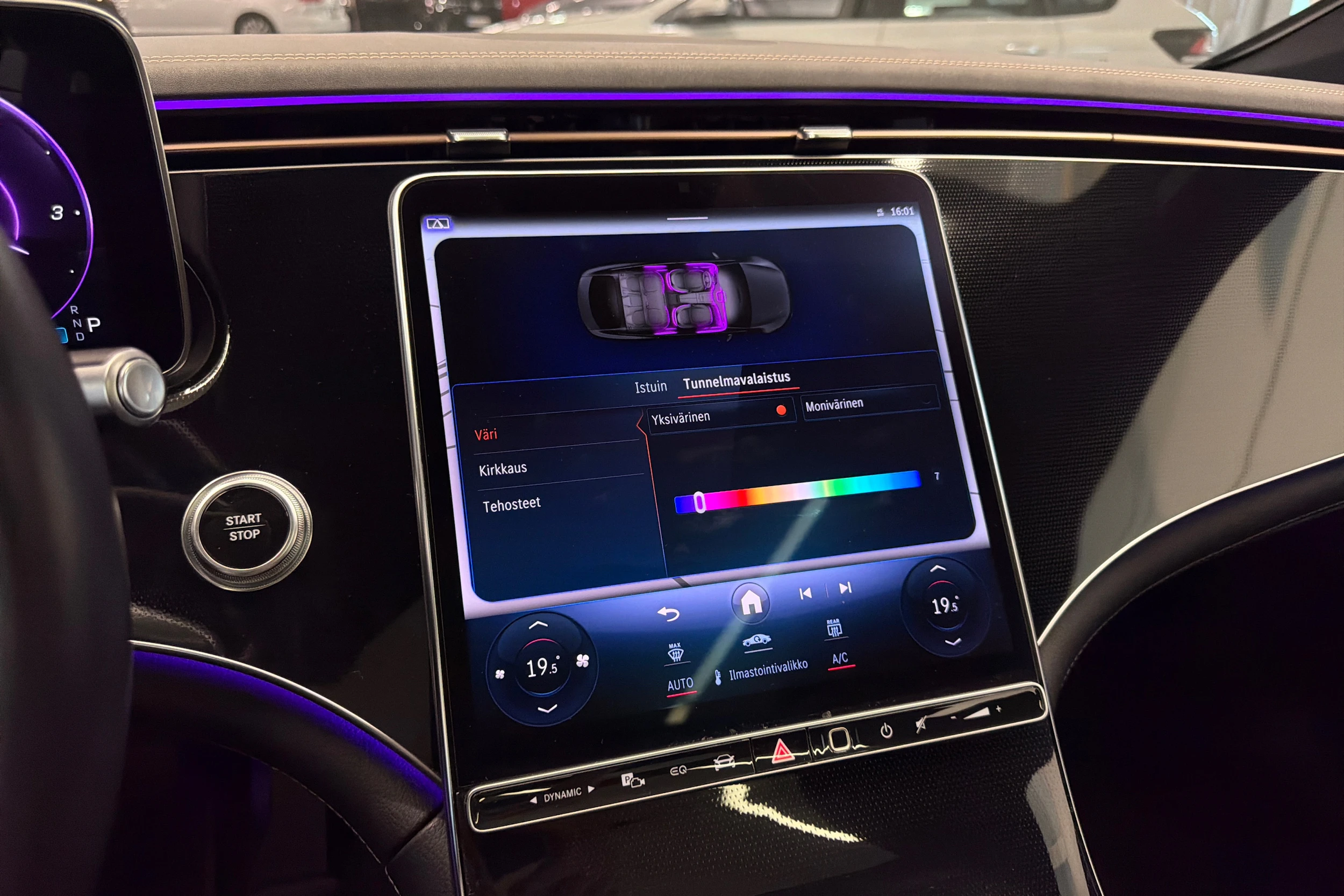 musta Mercedes-Benz EQS 2022 kuva 34.