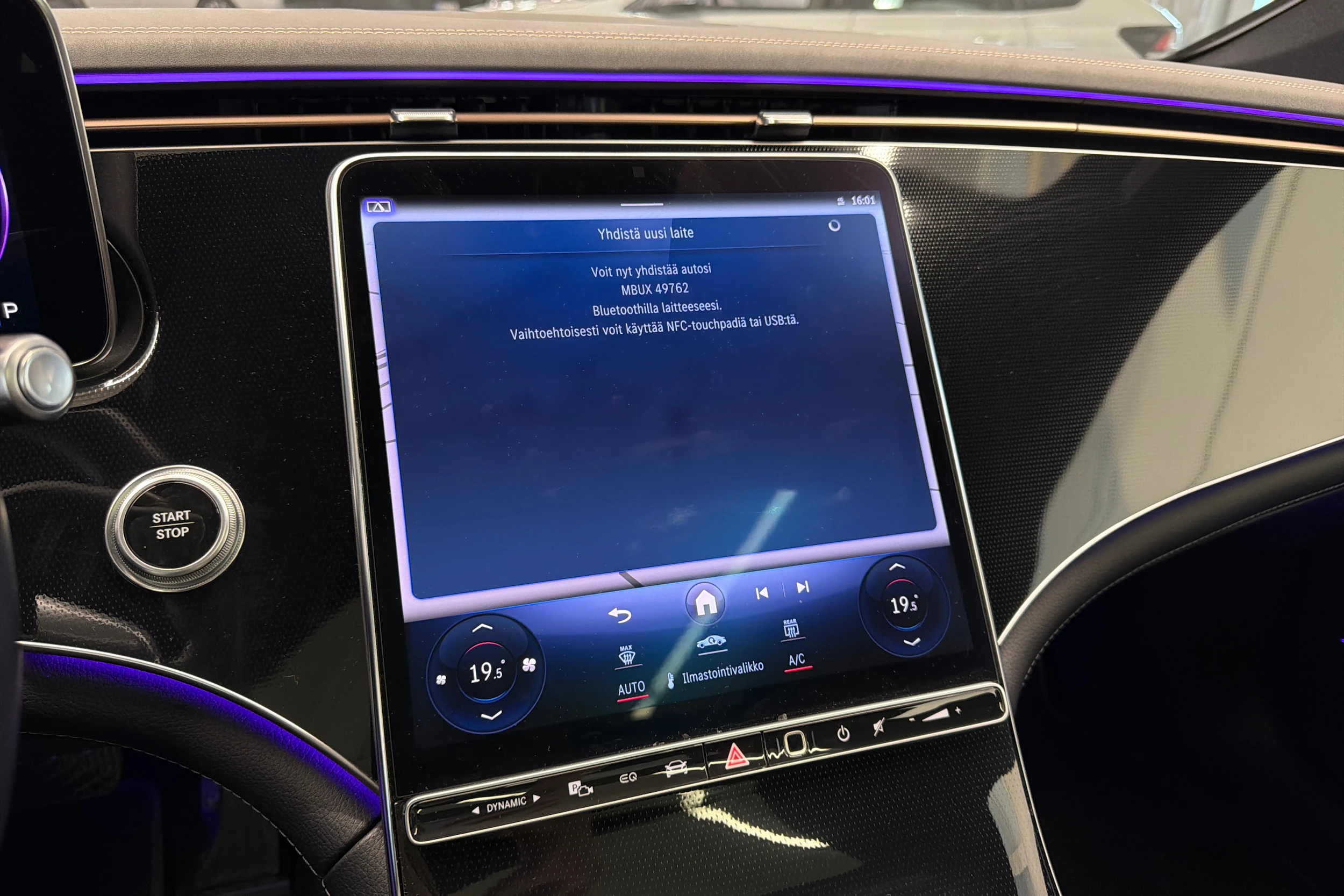 musta Mercedes-Benz EQS 2022 kuva 35.
