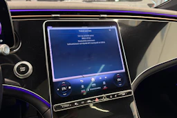 musta Mercedes-Benz EQS 2022 kuva 35.