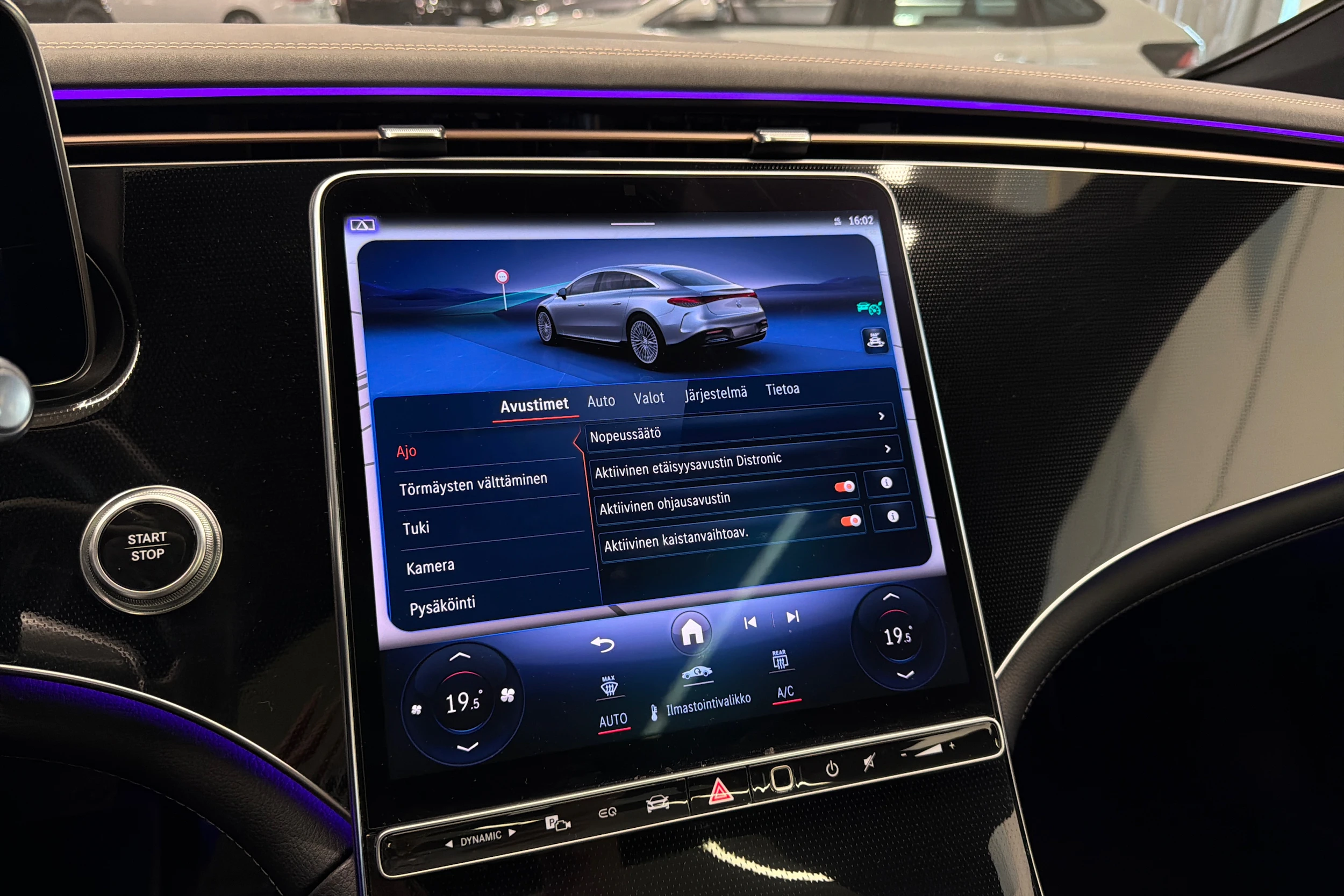musta Mercedes-Benz EQS 2022 kuva 36.