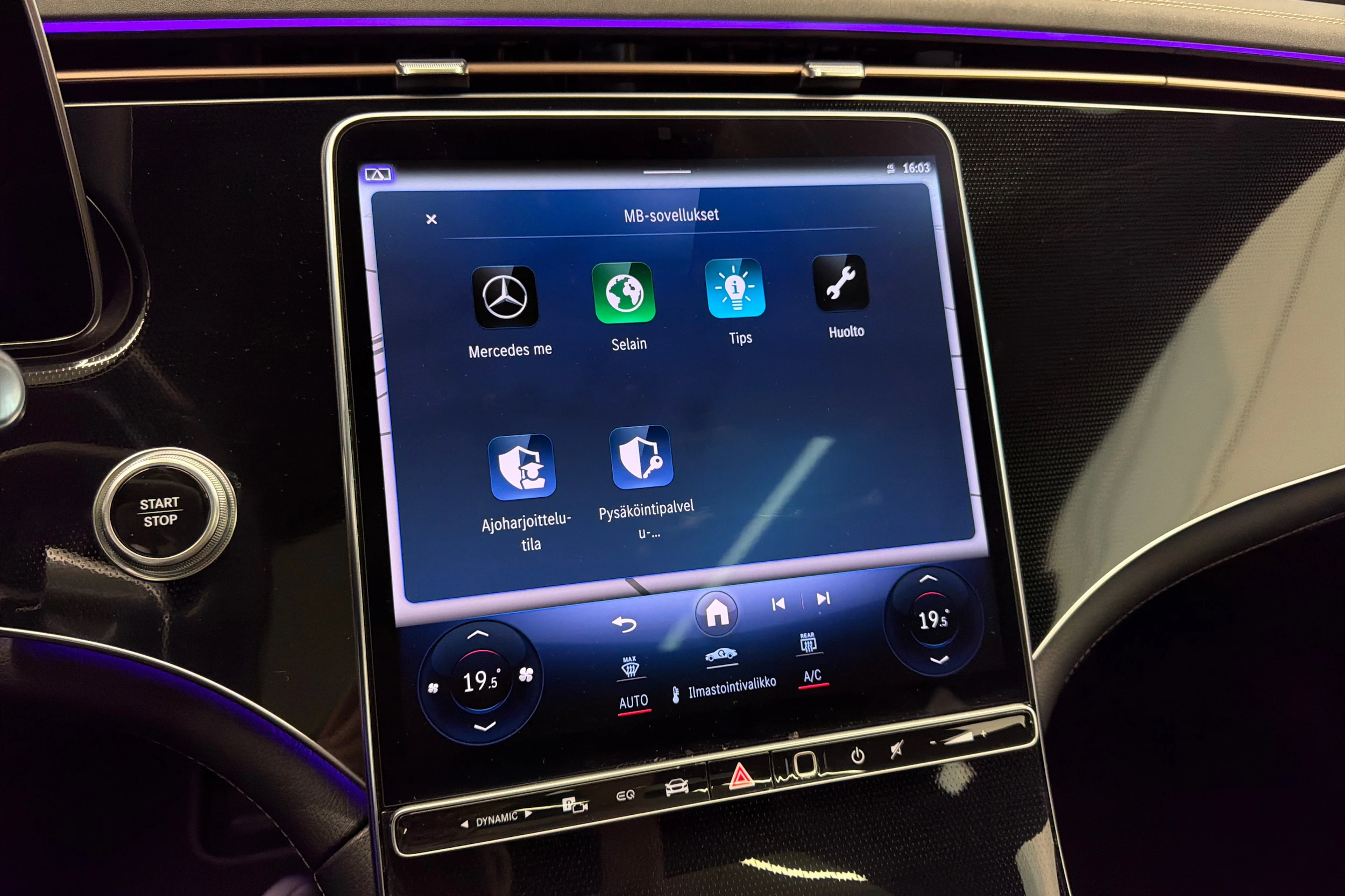 musta Mercedes-Benz EQS 2022 kuva 40.