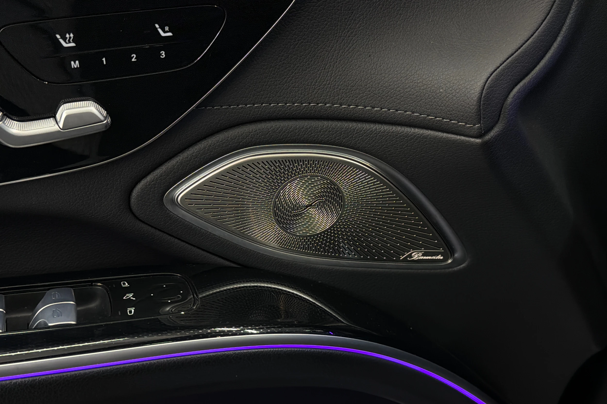 musta Mercedes-Benz EQS 2022 kuva 44.