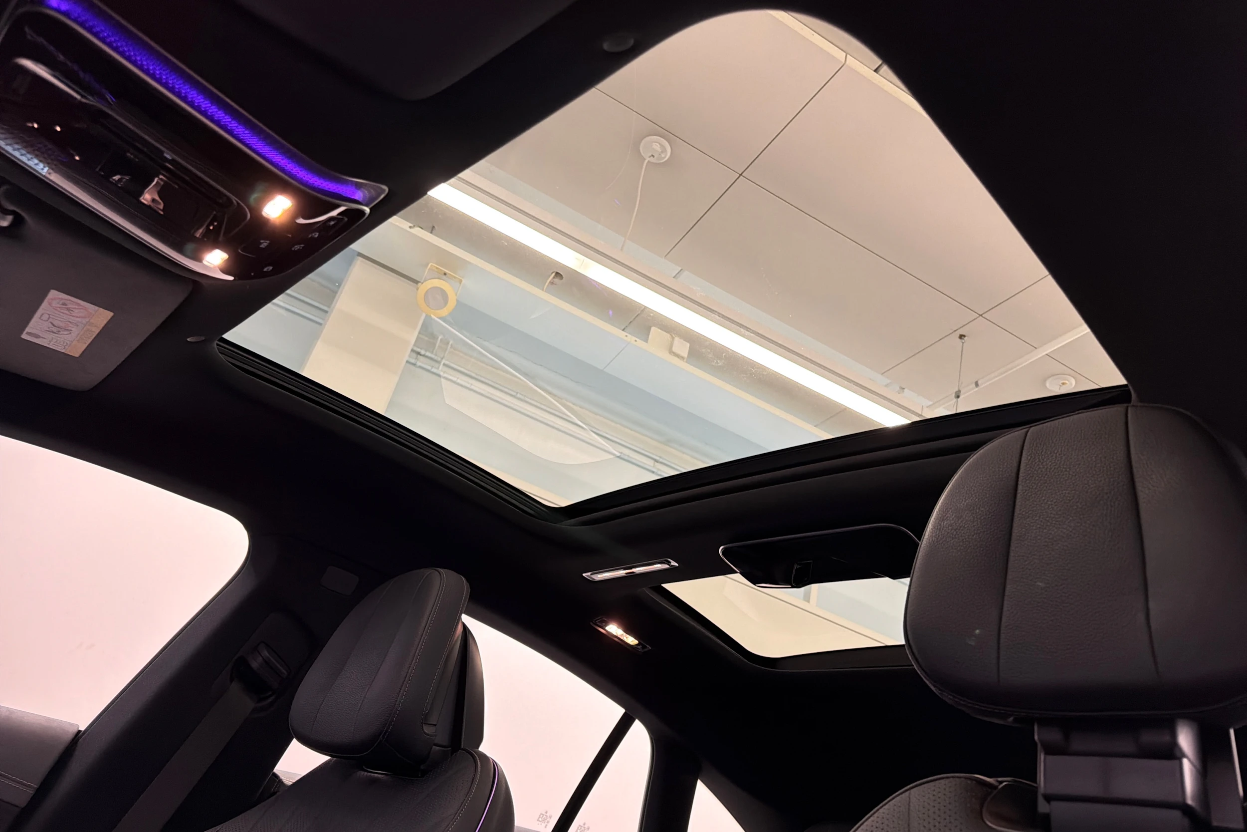 musta Mercedes-Benz EQS 2022 kuva 45.