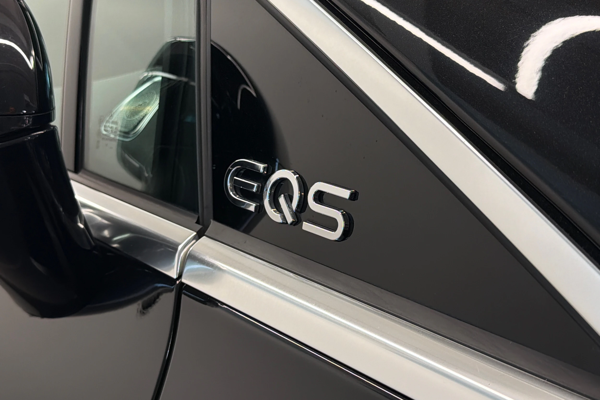 musta Mercedes-Benz EQS 2022 kuva 47.