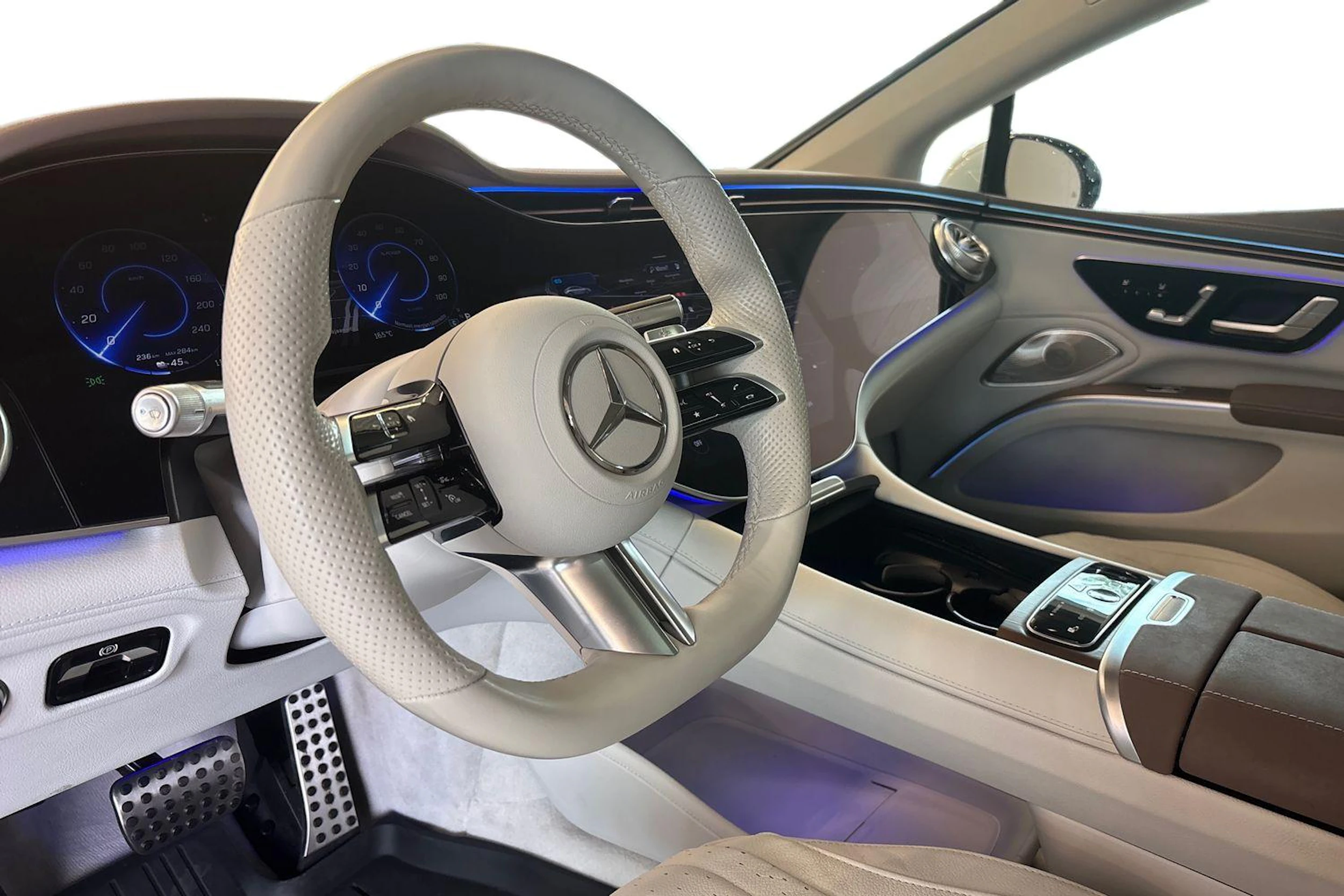 Valkoinen Mercedes-Benz EQS 2022 kuva 6.