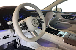 Valkoinen Mercedes-Benz EQS 2022 kuva 6.