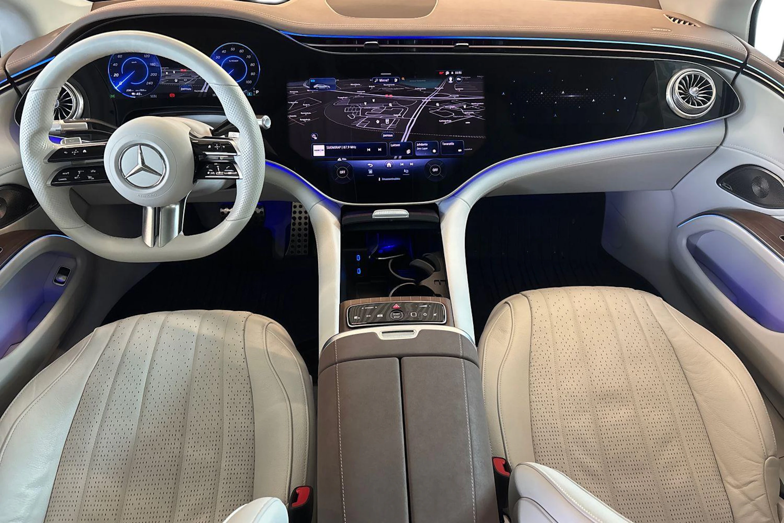 Valkoinen Mercedes-Benz EQS 2022 kuva 7.