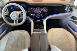 Valkoinen Mercedes-Benz EQS 2022 kuva 7.