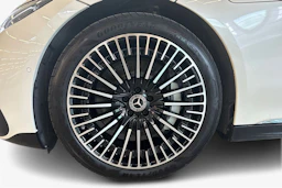 Valkoinen Mercedes-Benz EQS 2022 kuva 9.