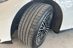 Valkoinen Mercedes-Benz EQS 2022 kuva 10.