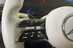 Valkoinen Mercedes-Benz EQS 2022 kuva 14.