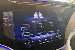 Valkoinen Mercedes-Benz EQS 2022 kuva 17.