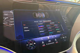 Valkoinen Mercedes-Benz EQS 2022 kuva 18.