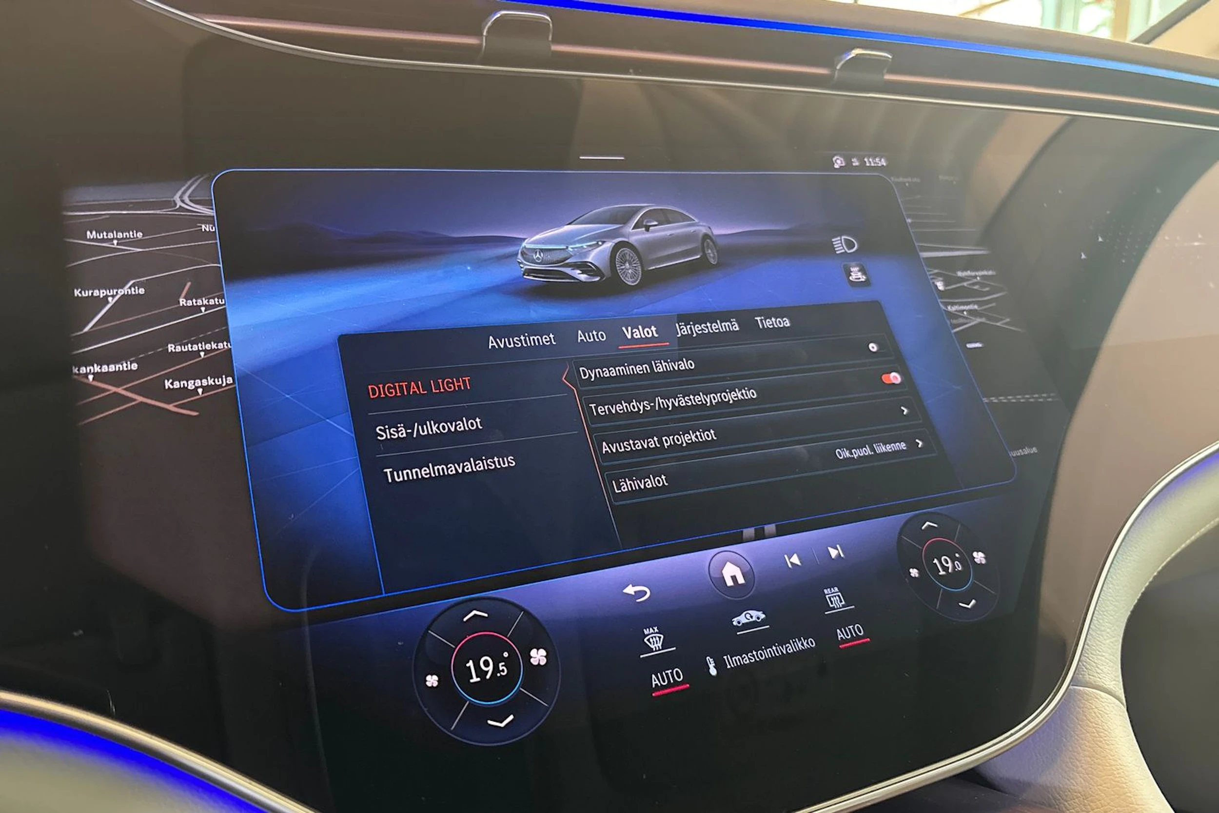 Valkoinen Mercedes-Benz EQS 2022 kuva 19.
