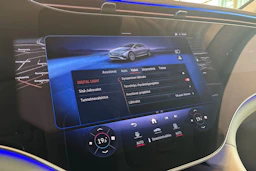 Valkoinen Mercedes-Benz EQS 2022 kuva 19.