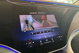 Valkoinen Mercedes-Benz EQS 2022 kuva 20.