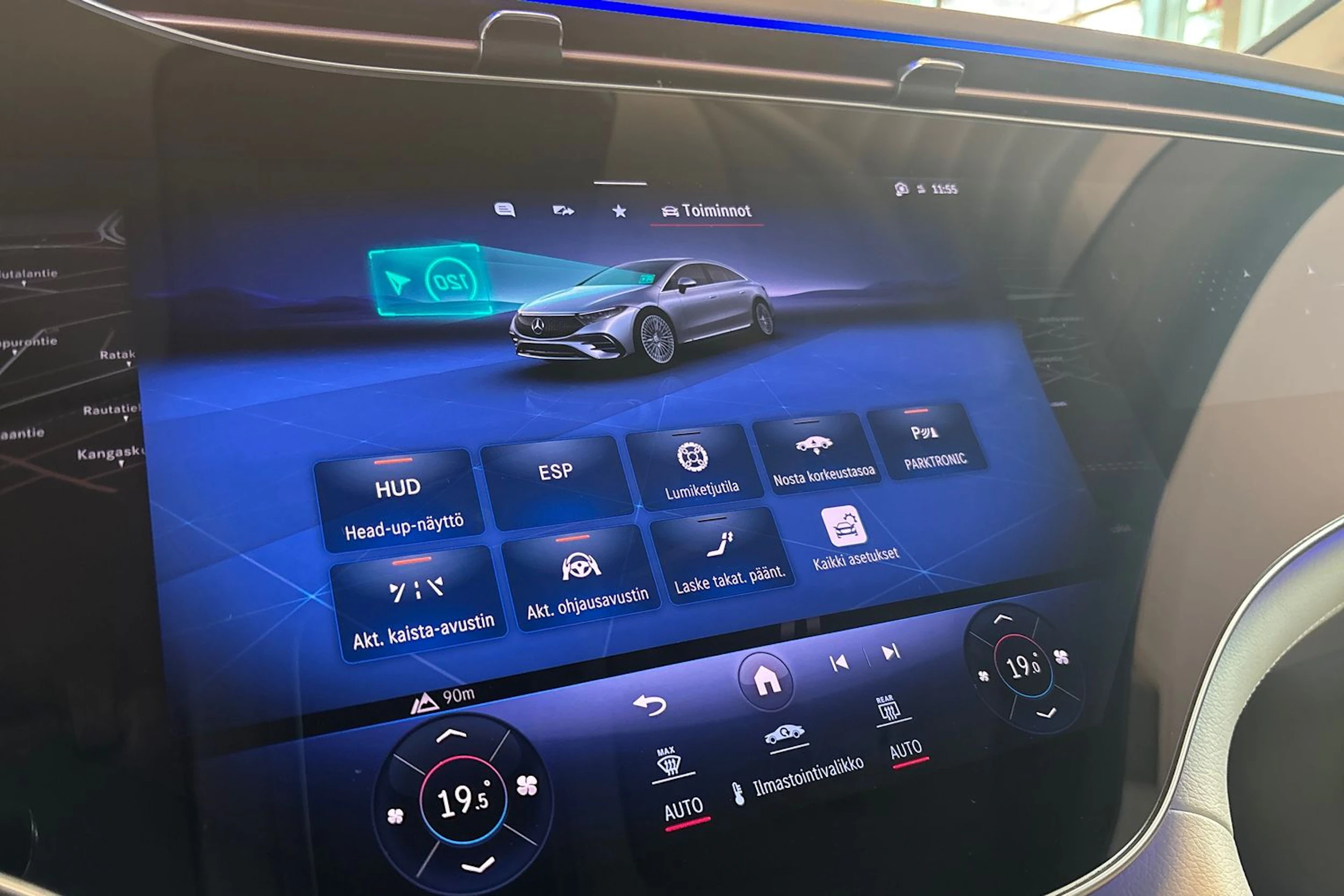 Valkoinen Mercedes-Benz EQS 2022 kuva 21.