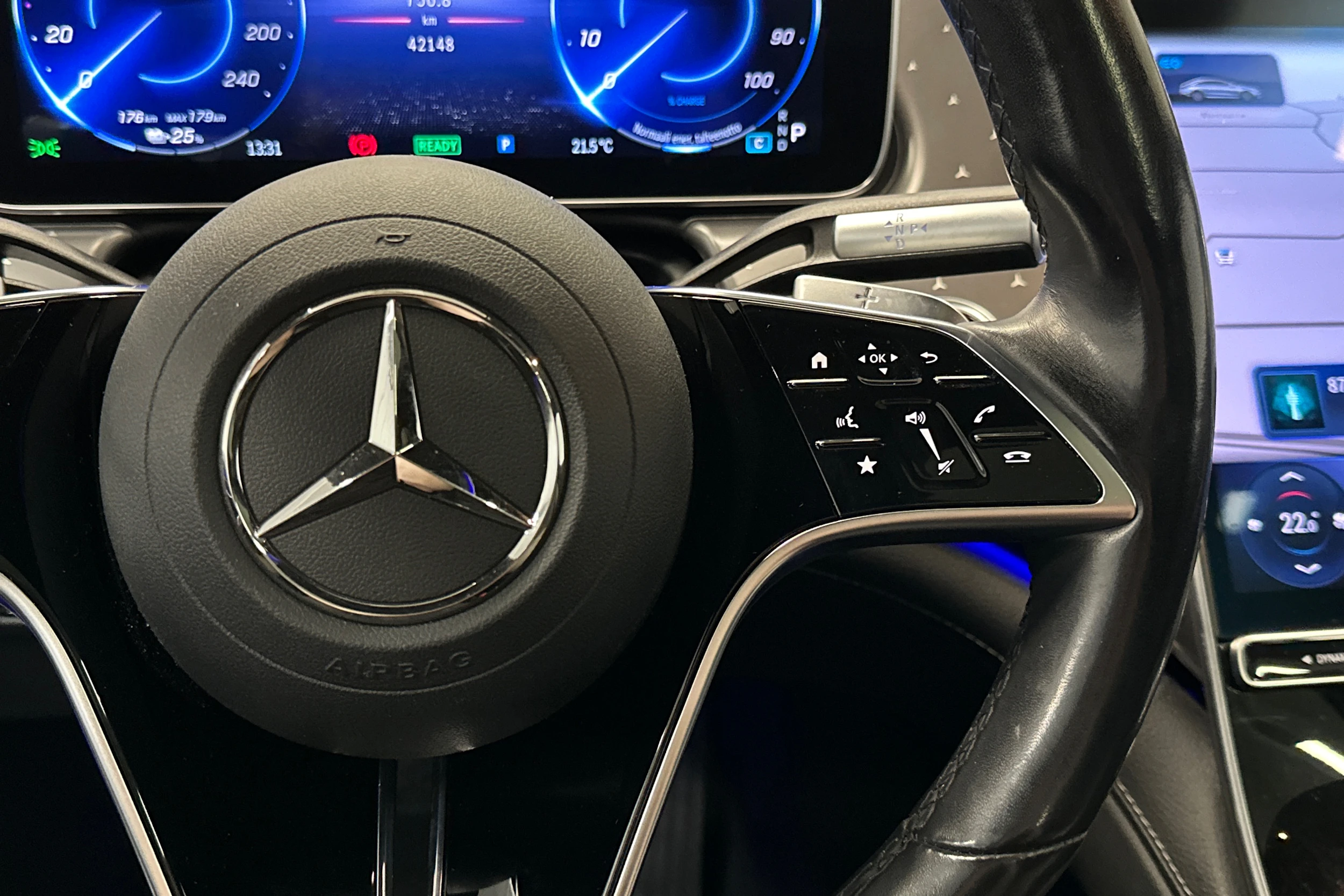 sininen Mercedes-Benz EQS 2022 kuva 12.