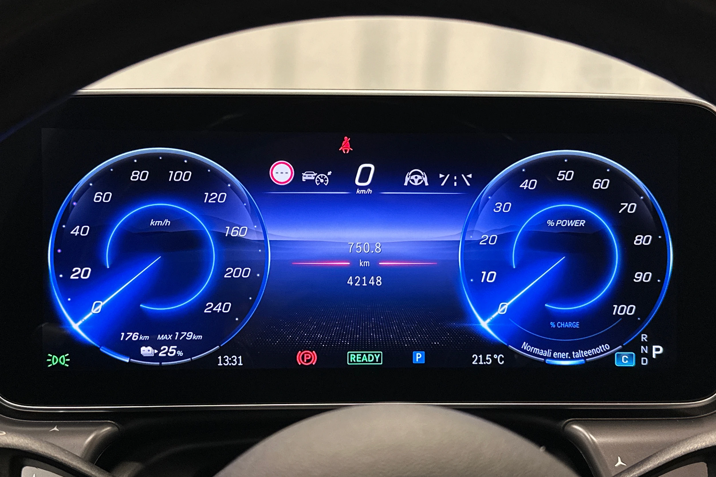 sininen Mercedes-Benz EQS 2022 kuva 13.