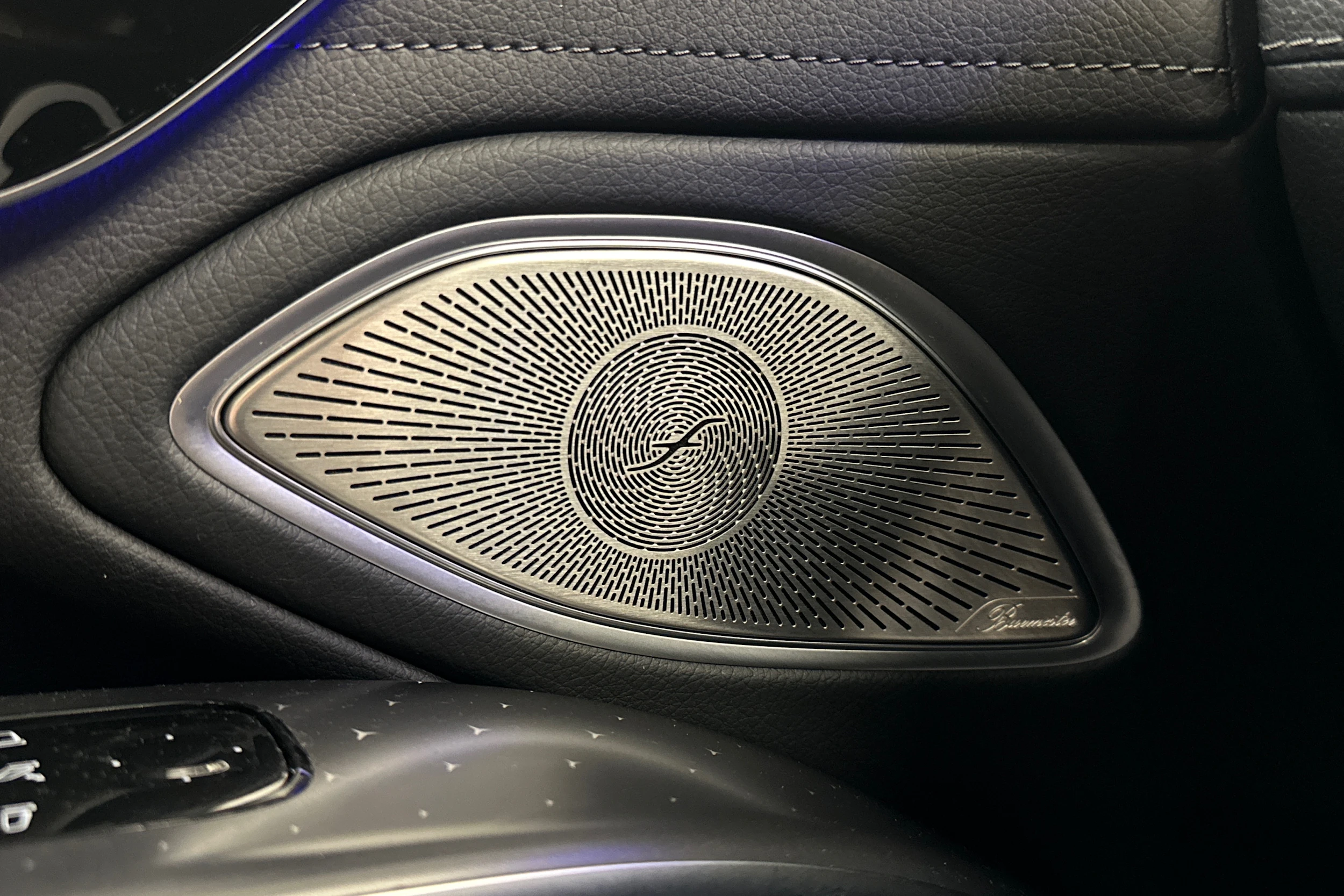 sininen Mercedes-Benz EQS 2022 kuva 18.