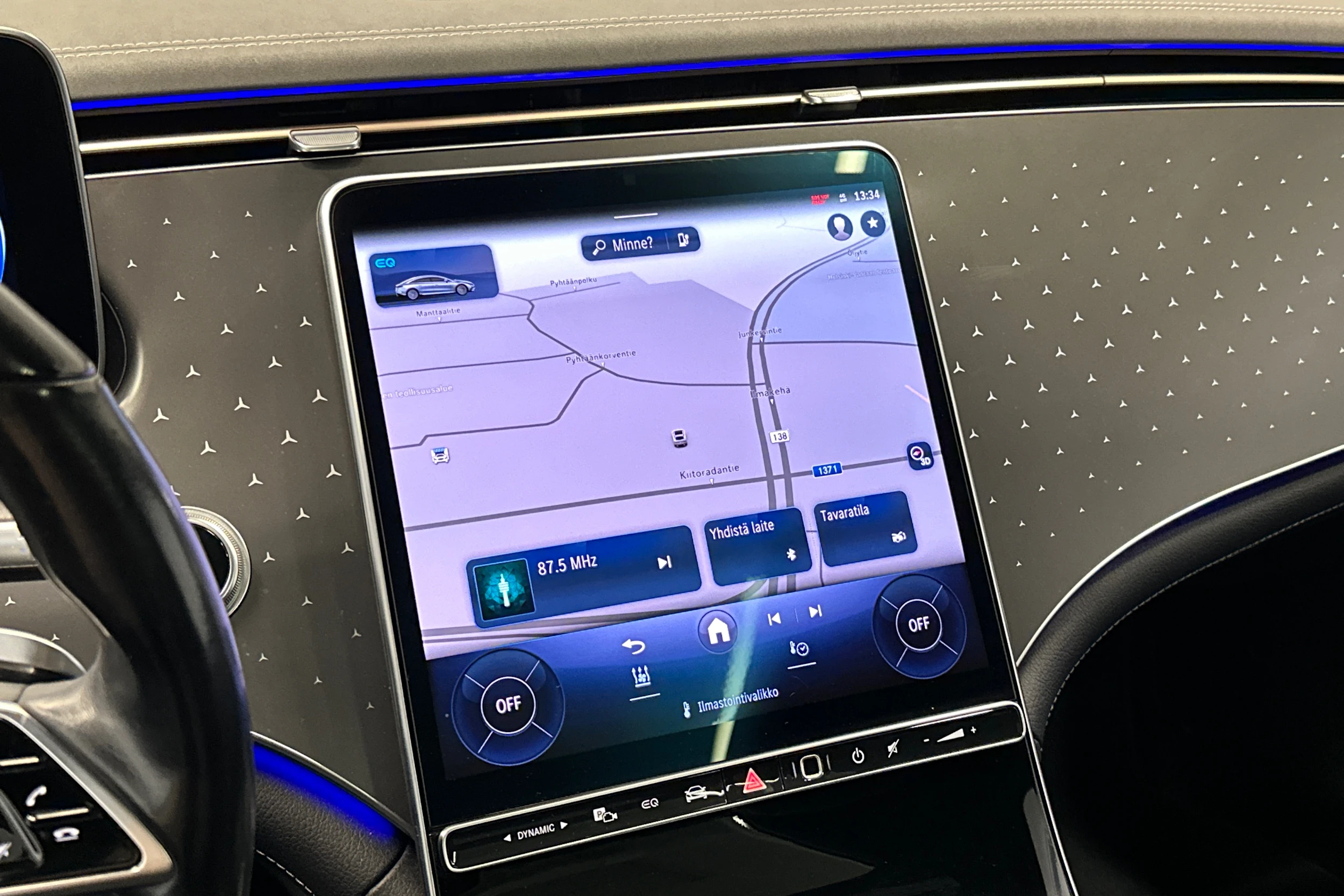 sininen Mercedes-Benz EQS 2022 kuva 19.