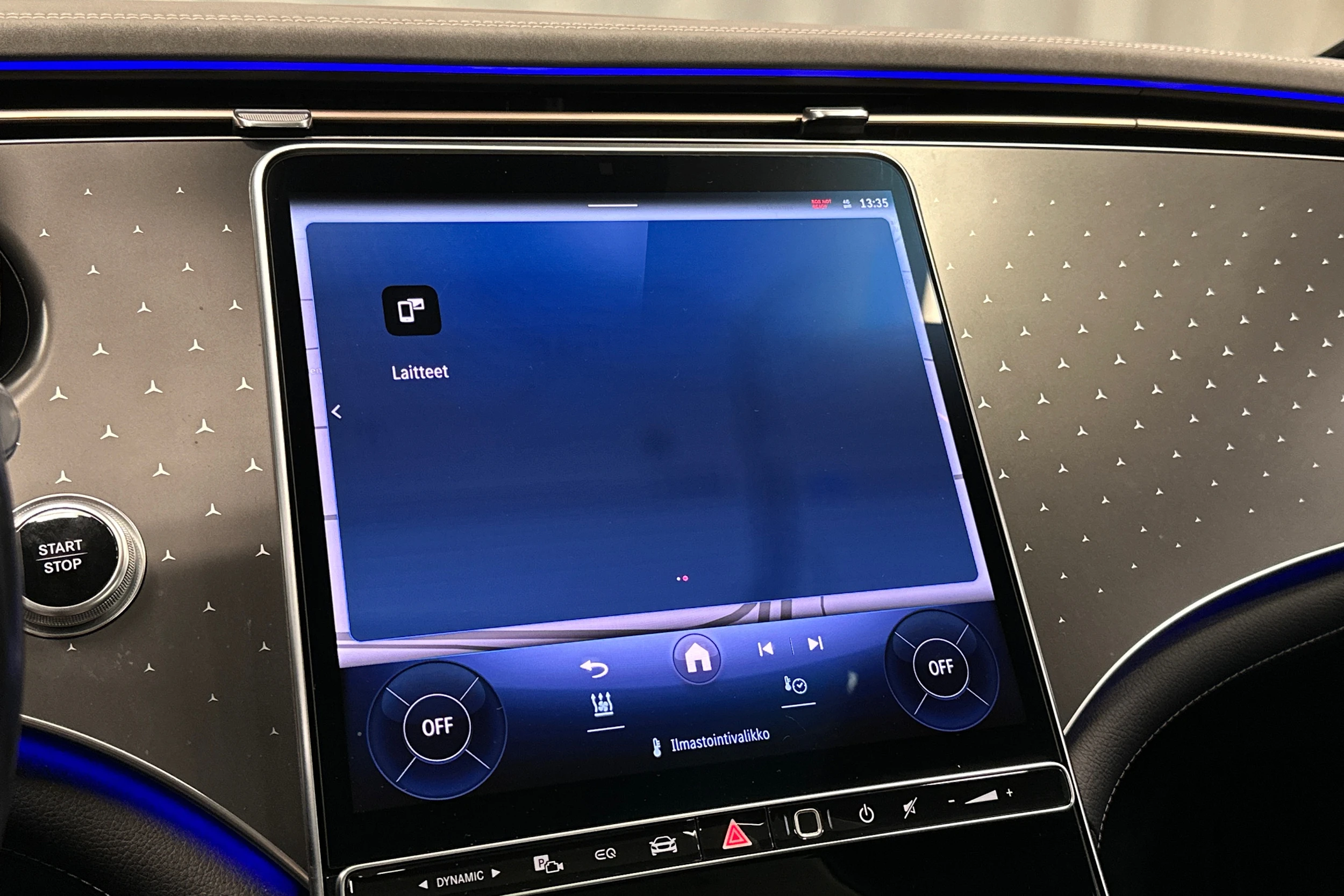sininen Mercedes-Benz EQS 2022 kuva 21.