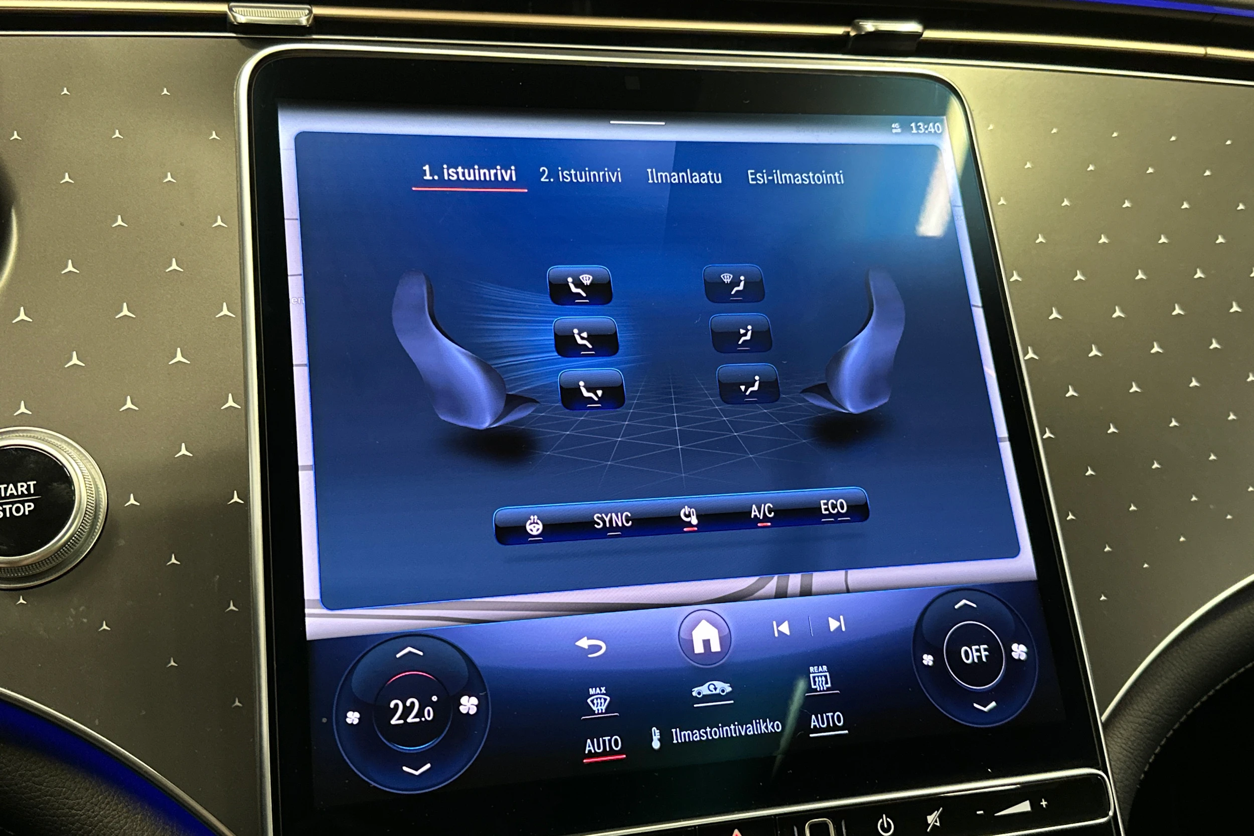 sininen Mercedes-Benz EQS 2022 kuva 32.
