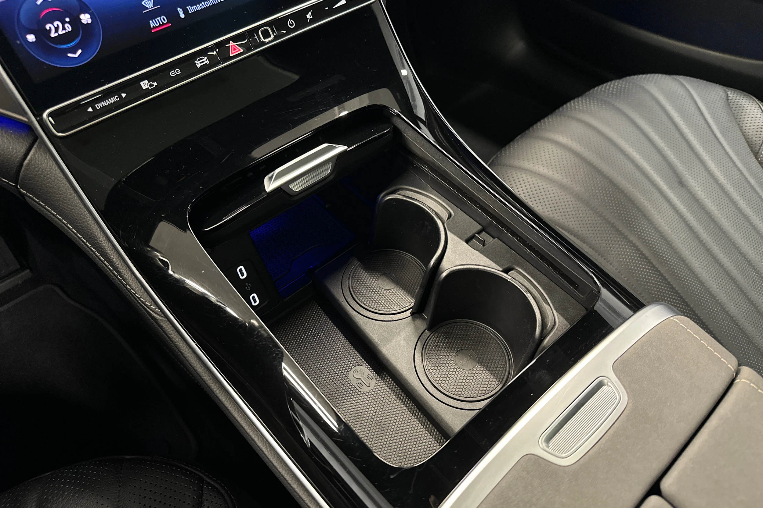 sininen Mercedes-Benz EQS 2022 kuva 36.