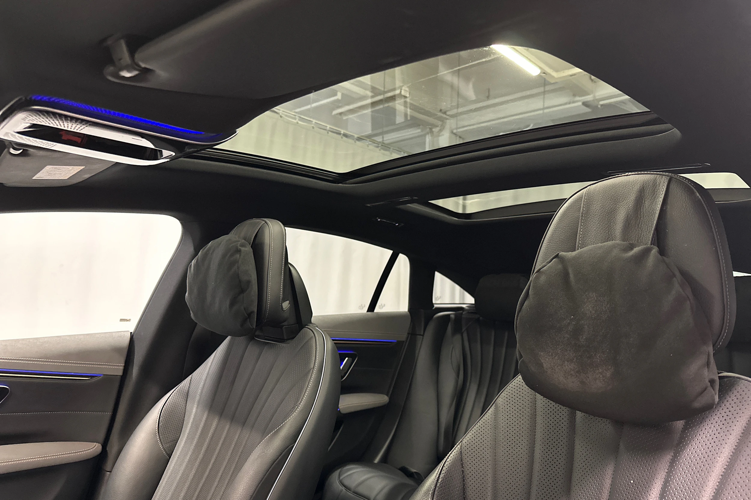 sininen Mercedes-Benz EQS 2022 kuva 37.