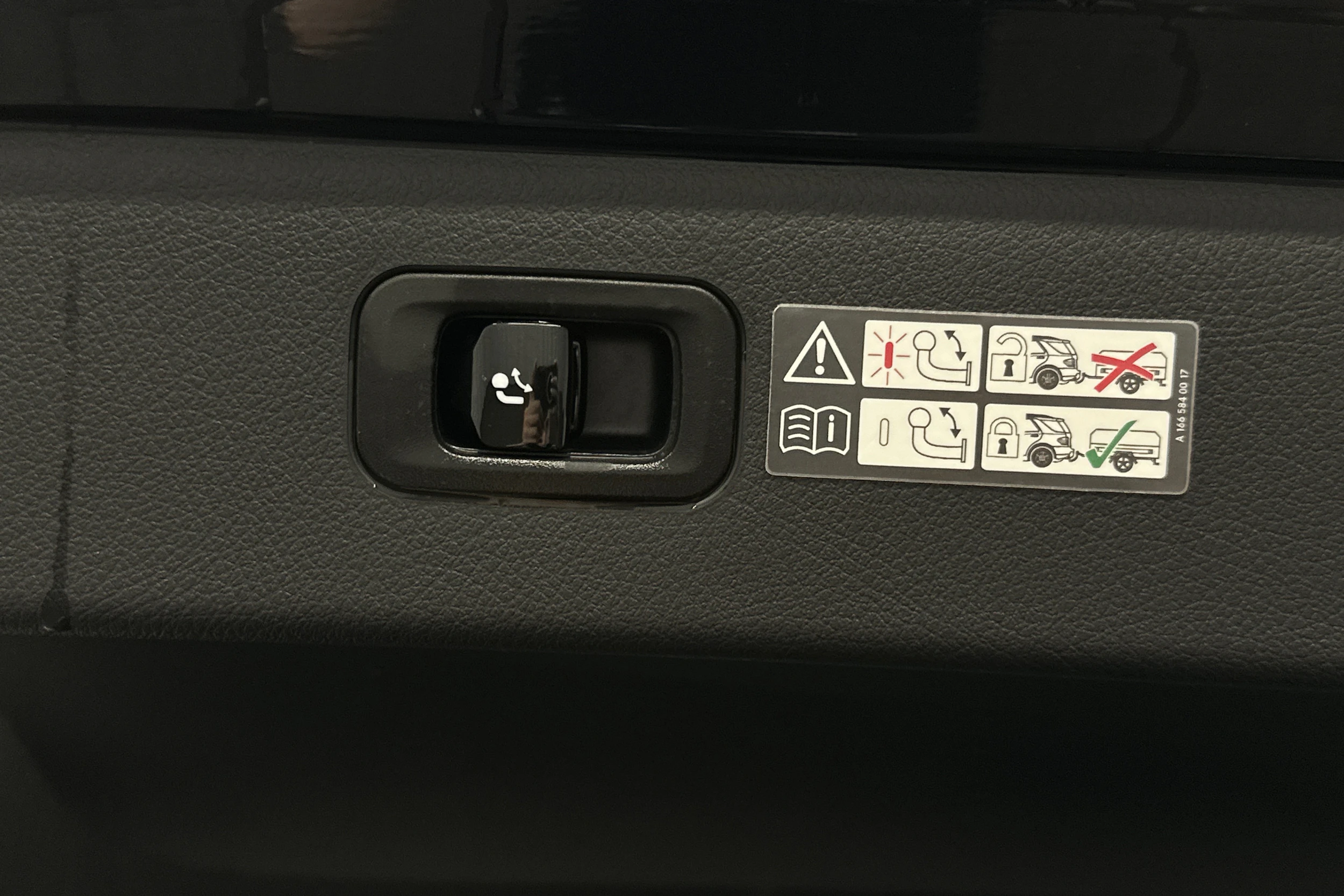 sininen Mercedes-Benz EQS 2022 kuva 42.