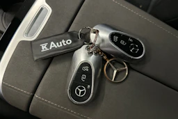 sininen Mercedes-Benz EQS 2022 kuva 44.