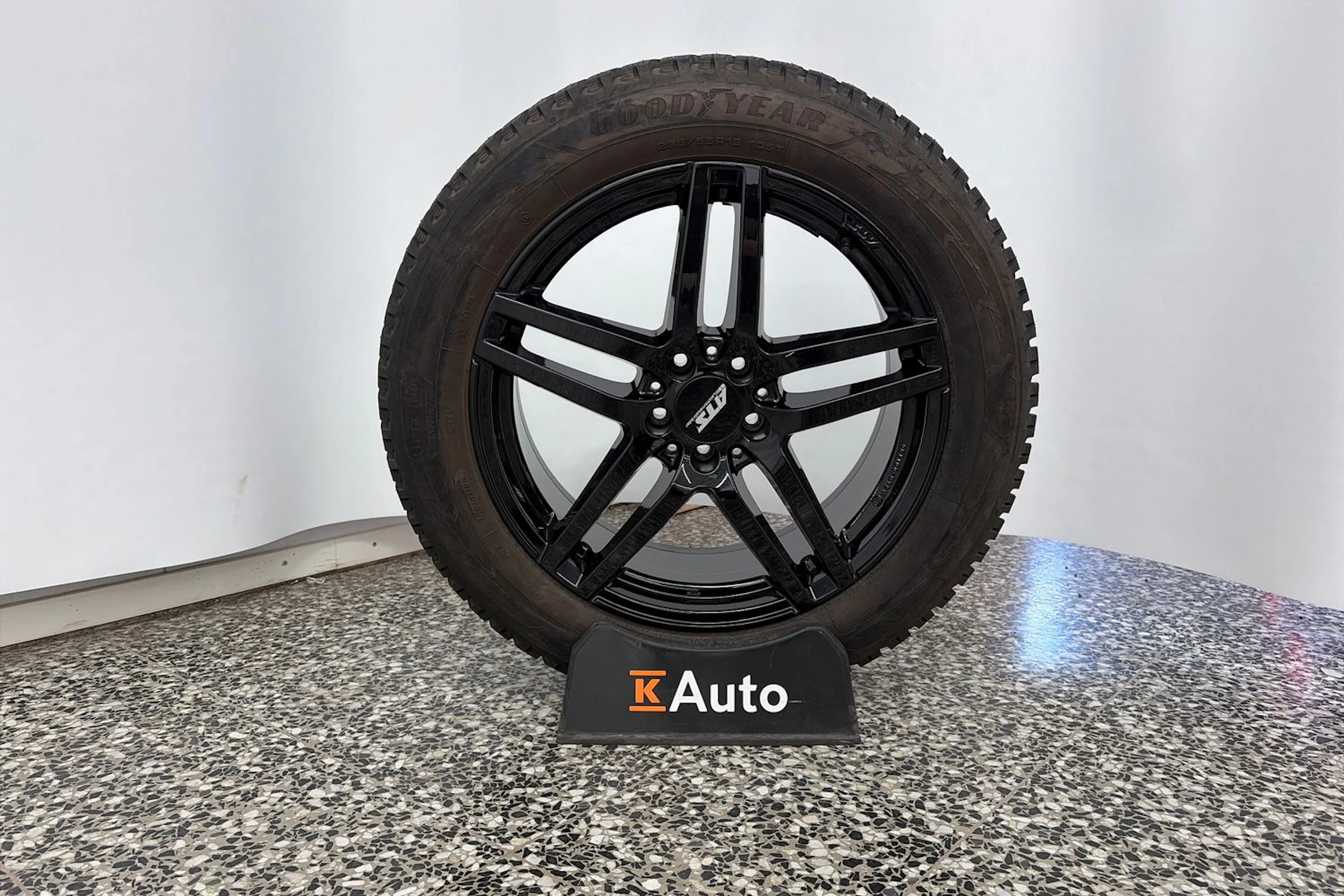 musta Mercedes-Benz EQS 2022 kuva 10.