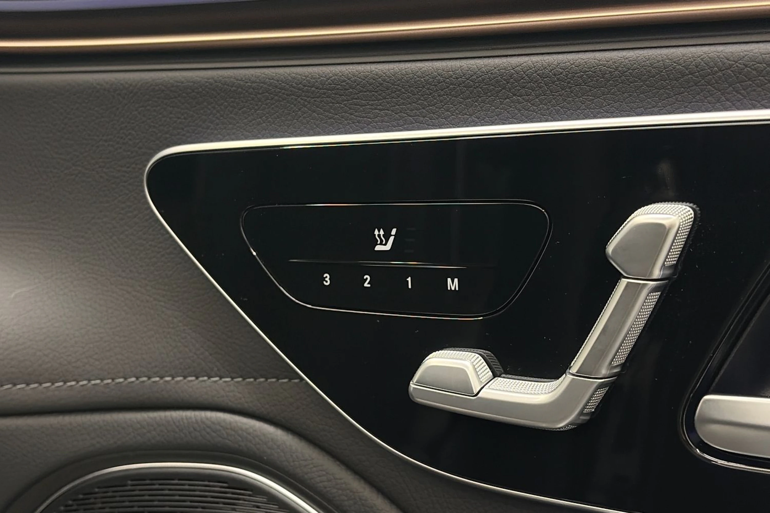 musta Mercedes-Benz EQS 2022 kuva 15.