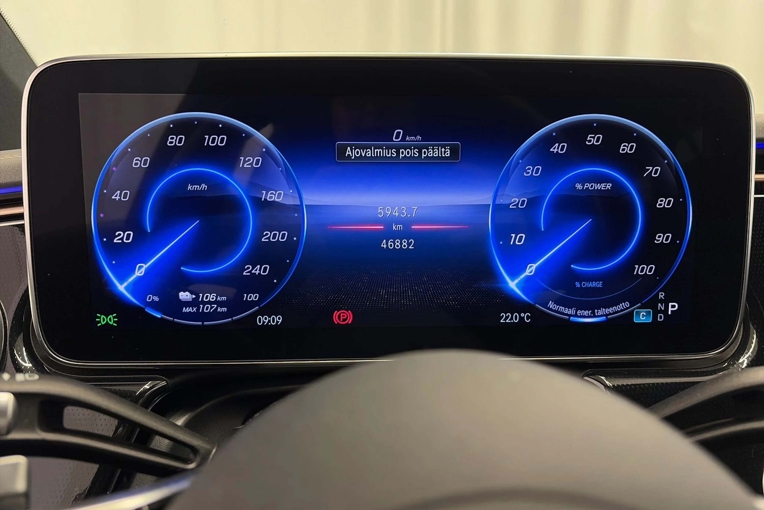 musta Mercedes-Benz EQS 2022 kuva 17.