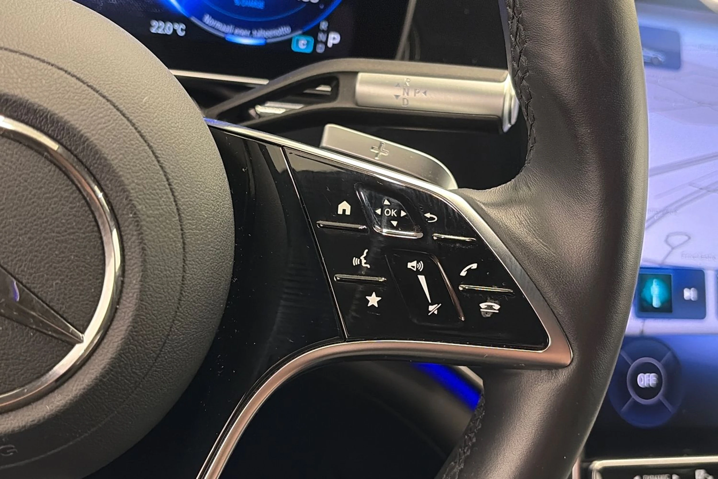 musta Mercedes-Benz EQS 2022 kuva 19.