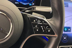 musta Mercedes-Benz EQS 2022 kuva 19.