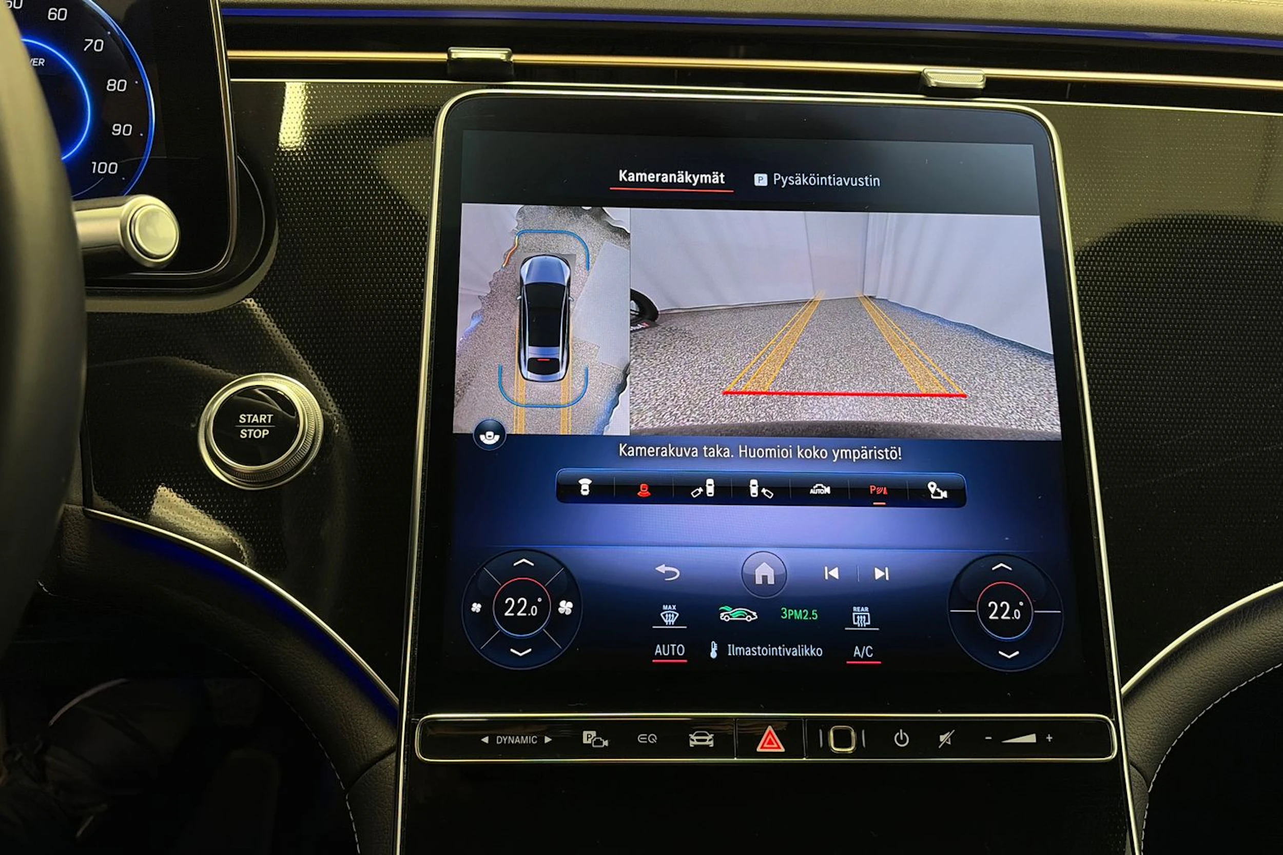 musta Mercedes-Benz EQS 2022 kuva 22.