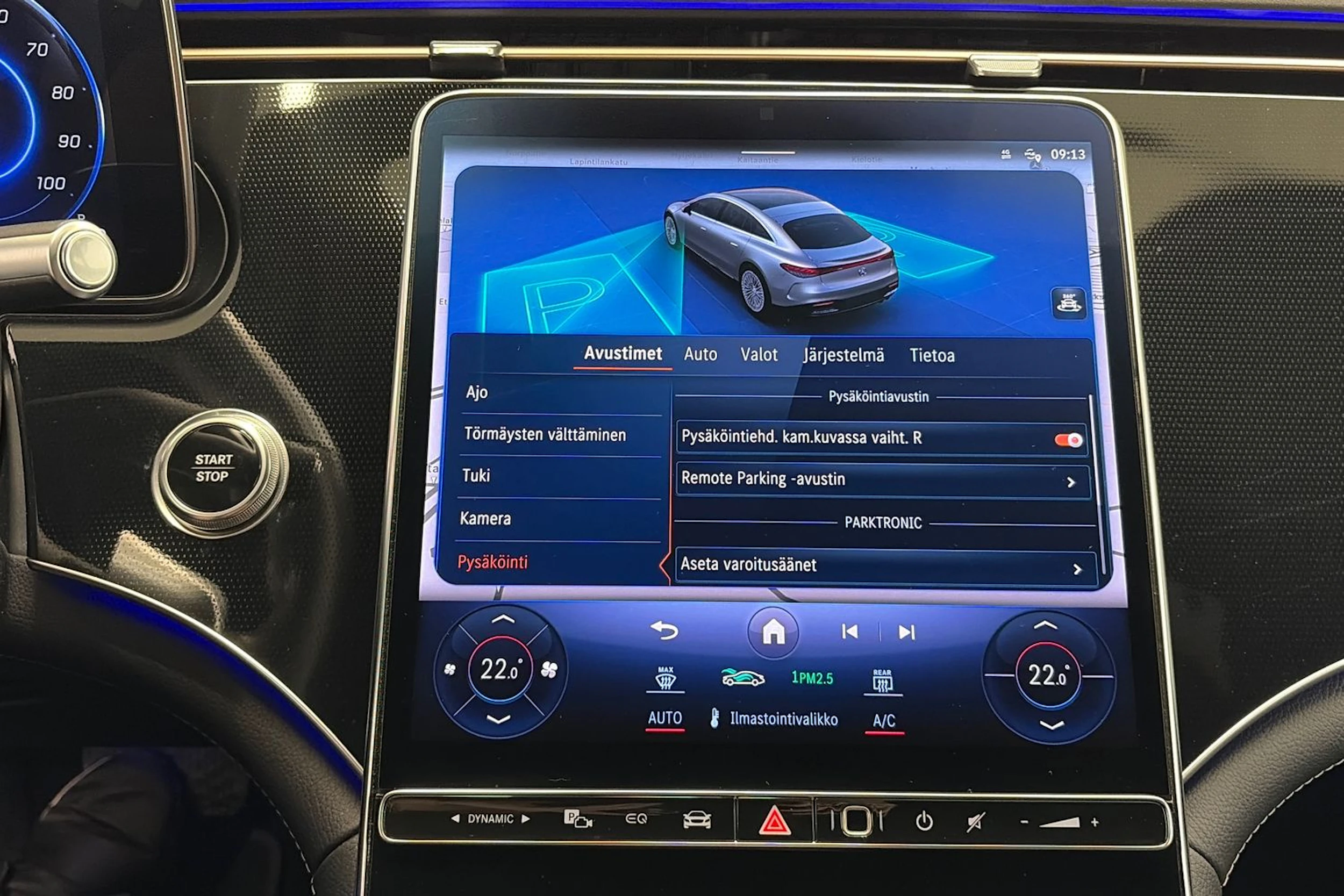 musta Mercedes-Benz EQS 2022 kuva 27.
