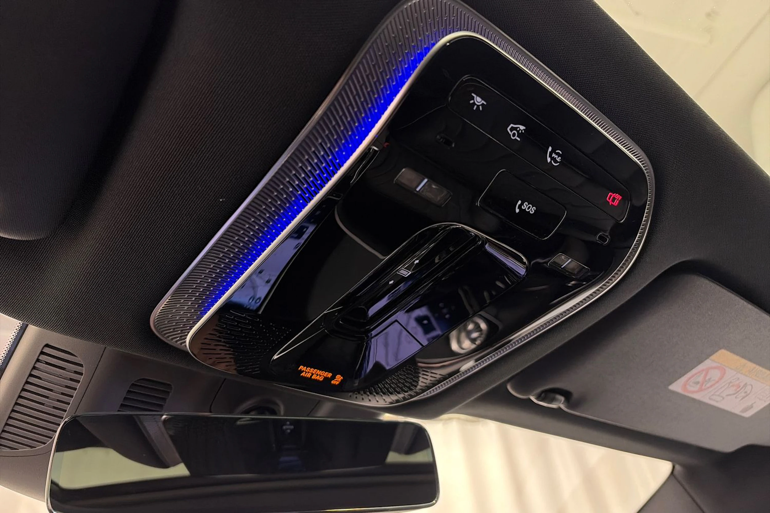 musta Mercedes-Benz EQS 2022 kuva 32.