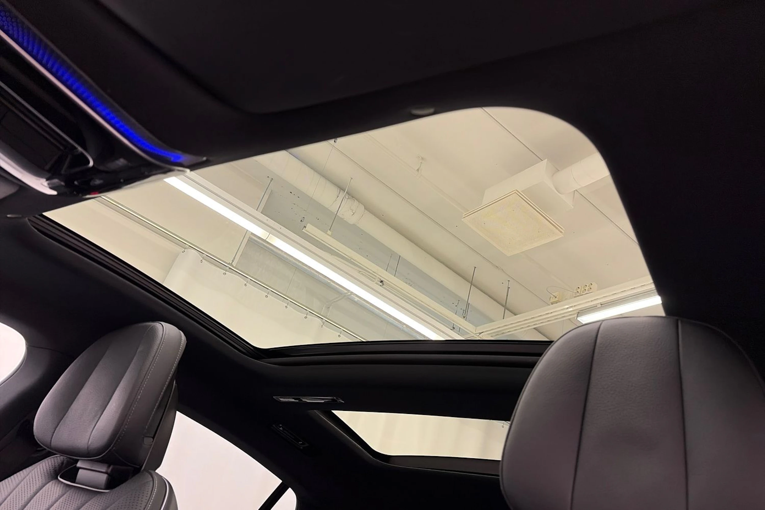 musta Mercedes-Benz EQS 2022 kuva 33.