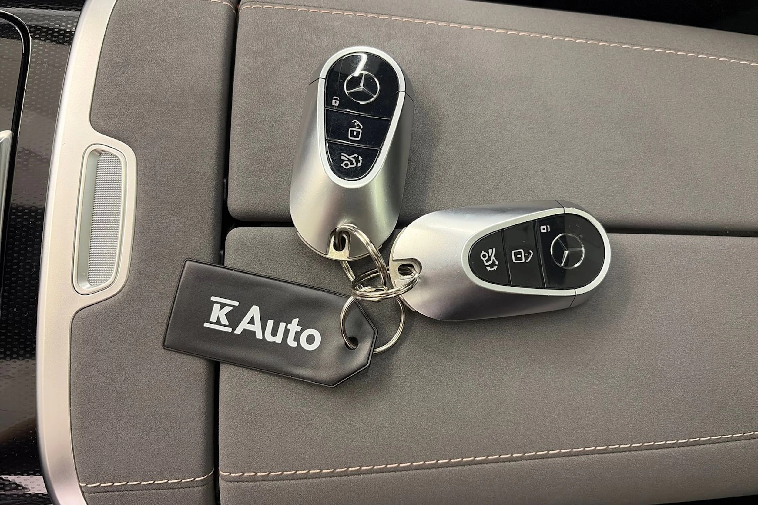 musta Mercedes-Benz EQS 2022 kuva 34.