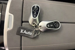 musta Mercedes-Benz EQS 2022 kuva 34.