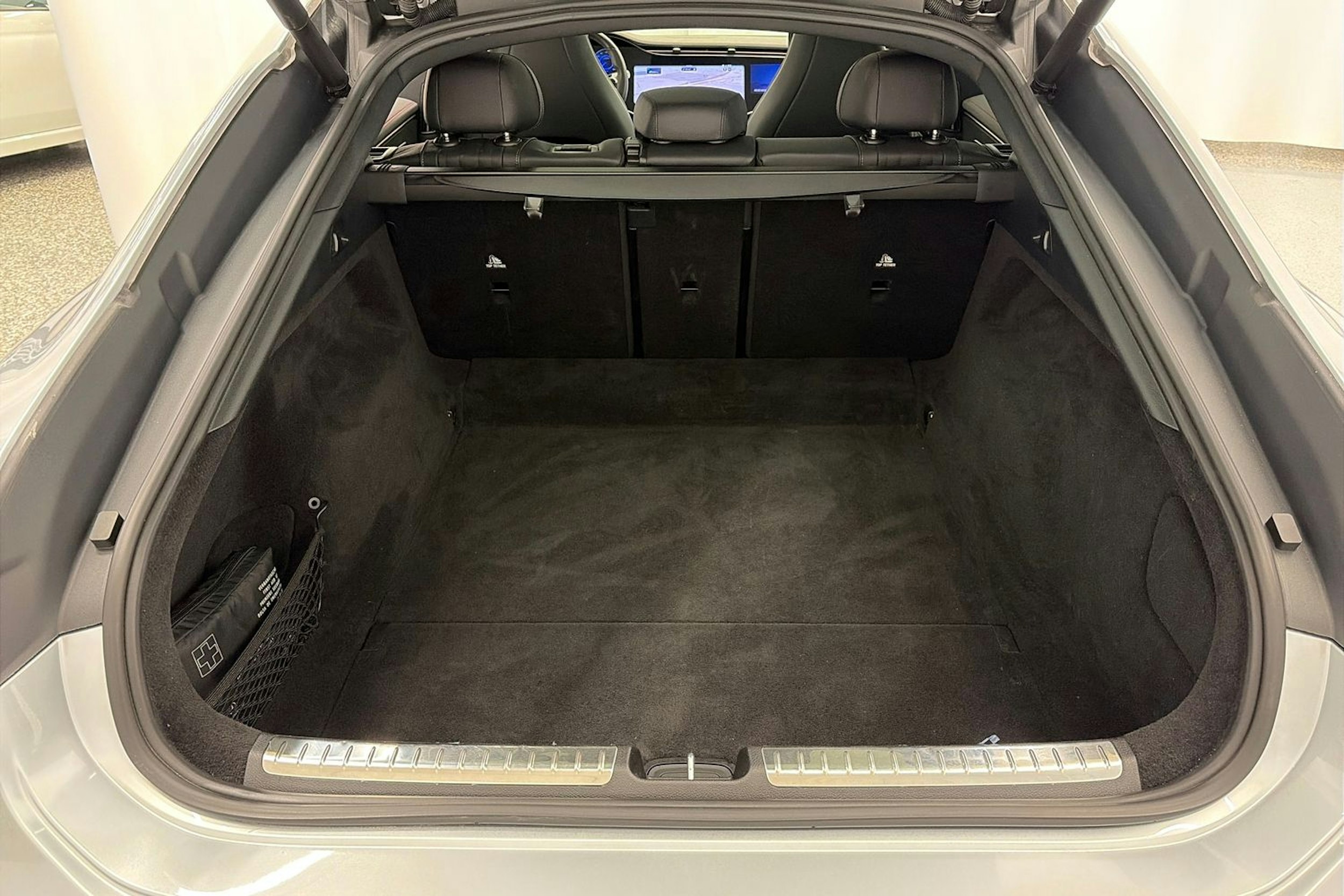 Harmaa Mercedes-Benz EQS 2022 kuva 14.