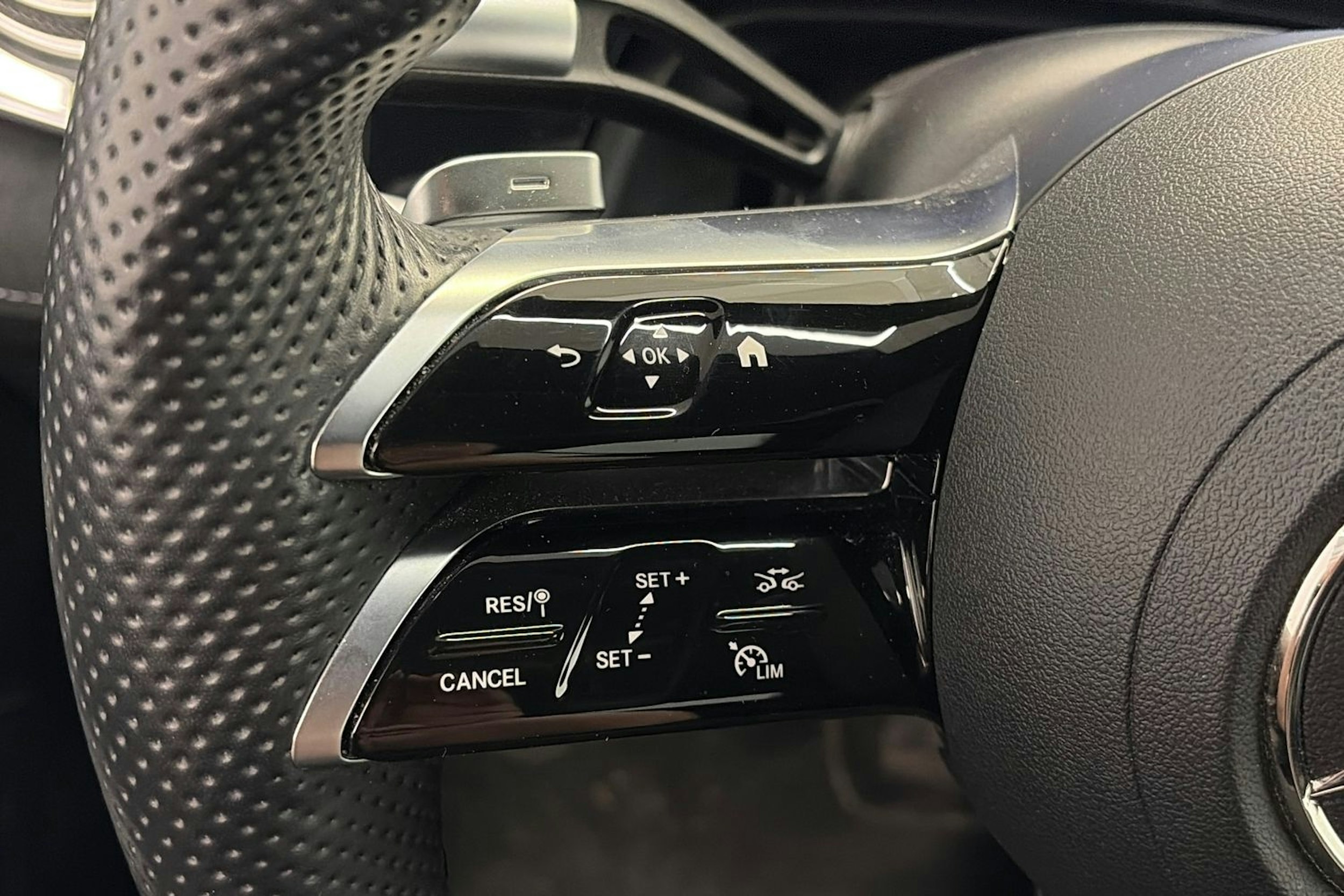 Harmaa Mercedes-Benz EQS 2022 kuva 20.