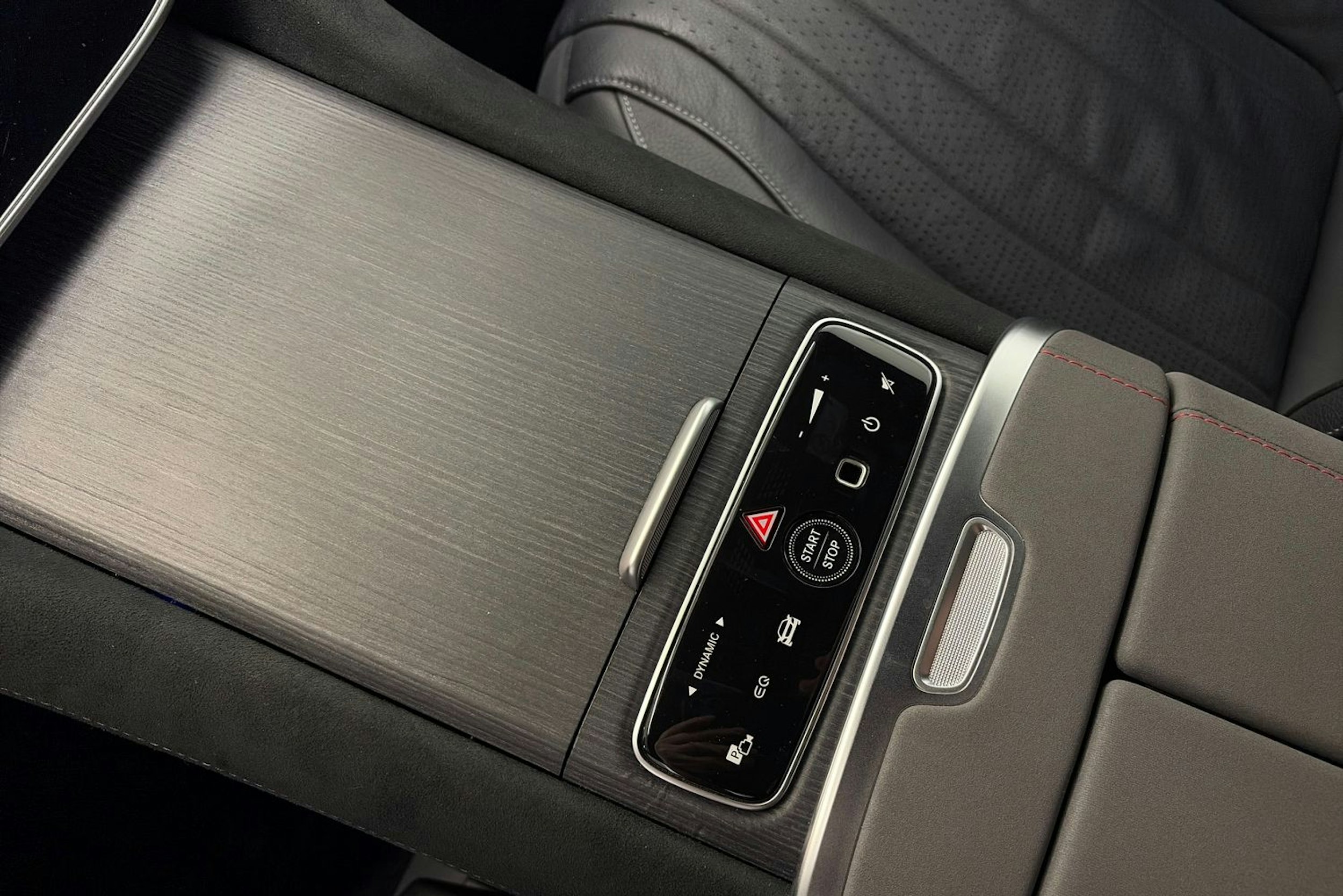 Harmaa Mercedes-Benz EQS 2022 kuva 33.