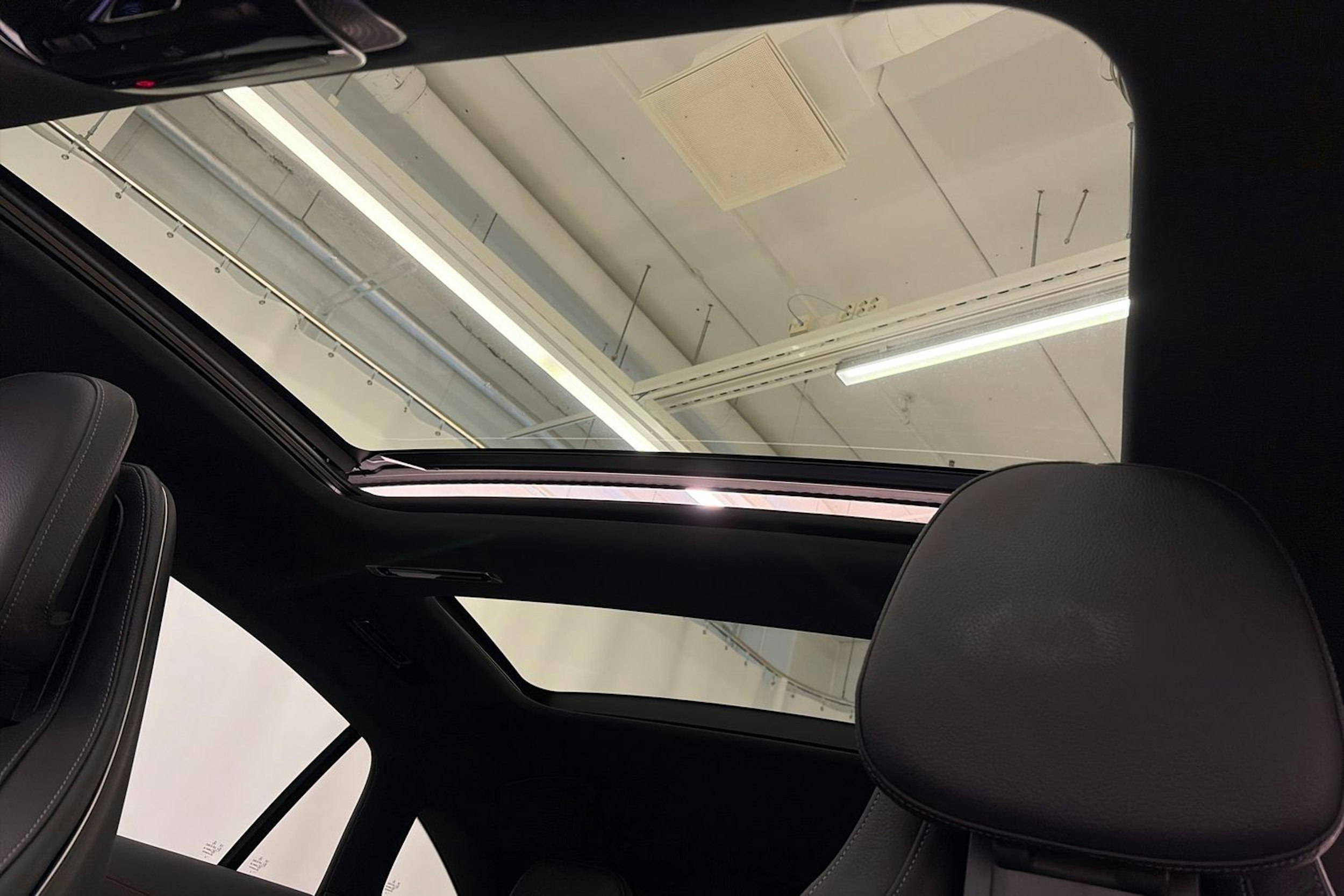 Harmaa Mercedes-Benz EQS 2022 kuva 34.