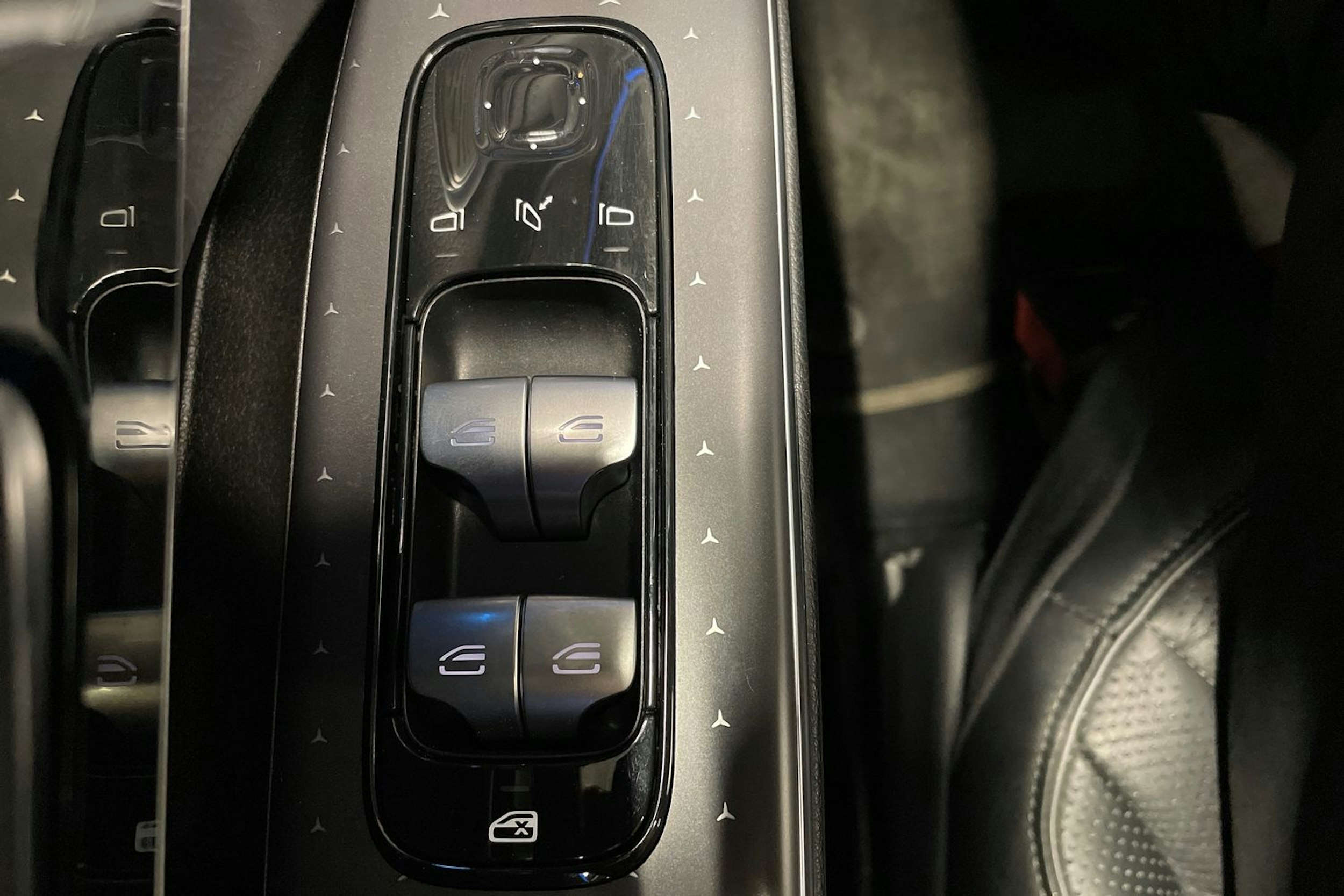 harmaa Mercedes-Benz EQS 2022 kuva 26.