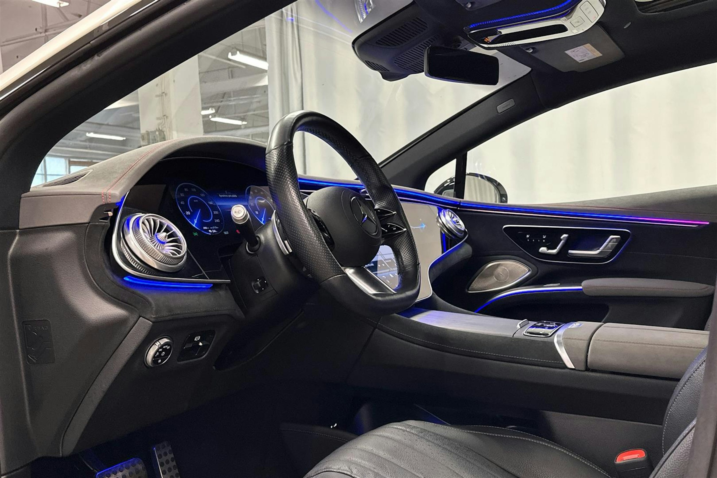 valkoinen Mercedes-Benz EQS 2022 kuva 6.