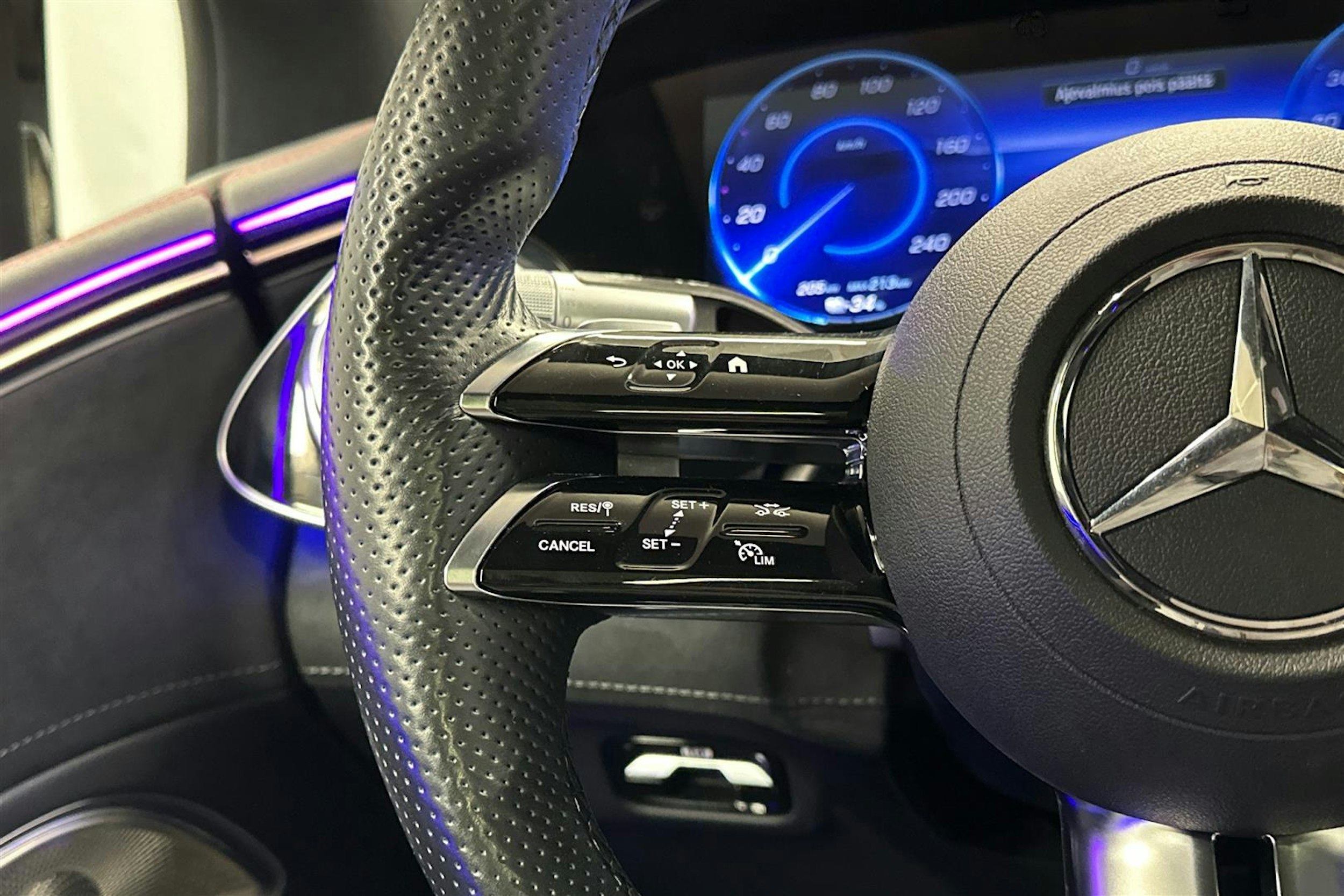 valkoinen Mercedes-Benz EQS 2022 kuva 9.